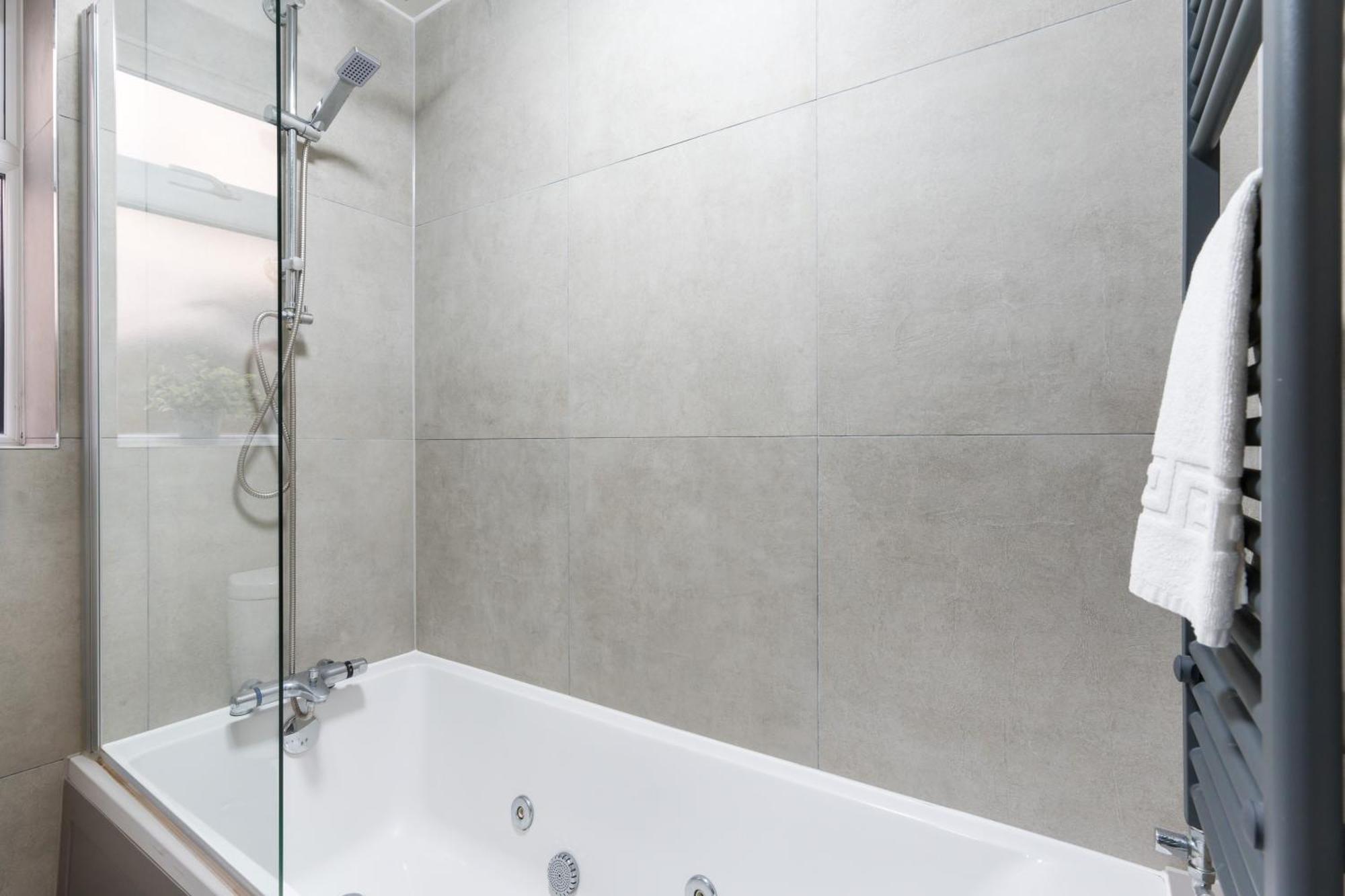 Nottage House Premier Apartments Cardiff Ngoại thất bức ảnh